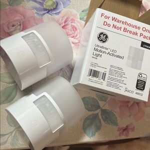 NWT Set of 2 Motion Activated lights